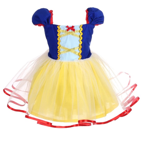 the two princesses Other - The two princesses snow white dress